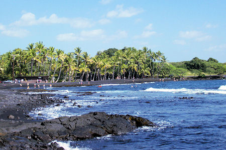 http://www.letsgo-hawaii.com/beaches/Punaluu%2006_09c4.jpg
