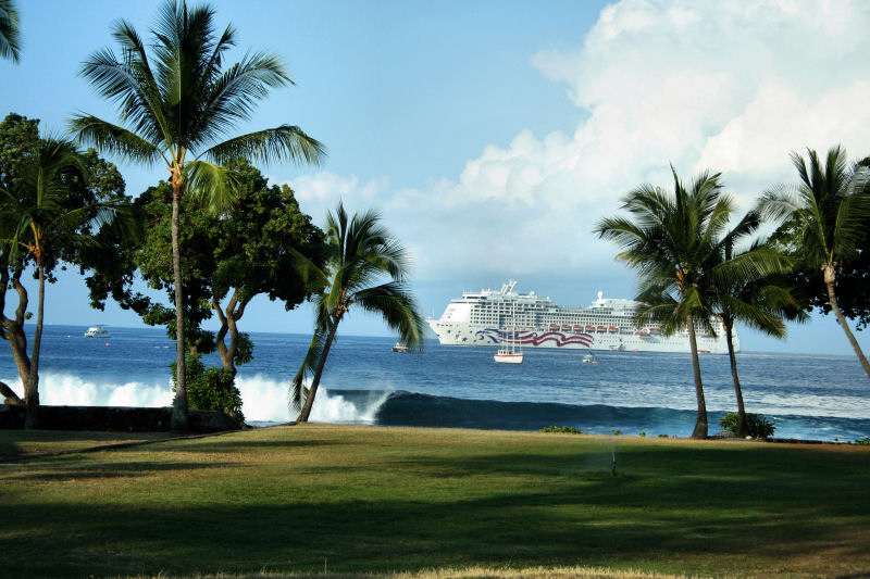 Cruise ship viewed from Ali'i Drive