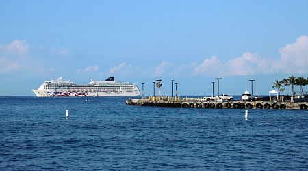 Cruise ship at Kailua Pier